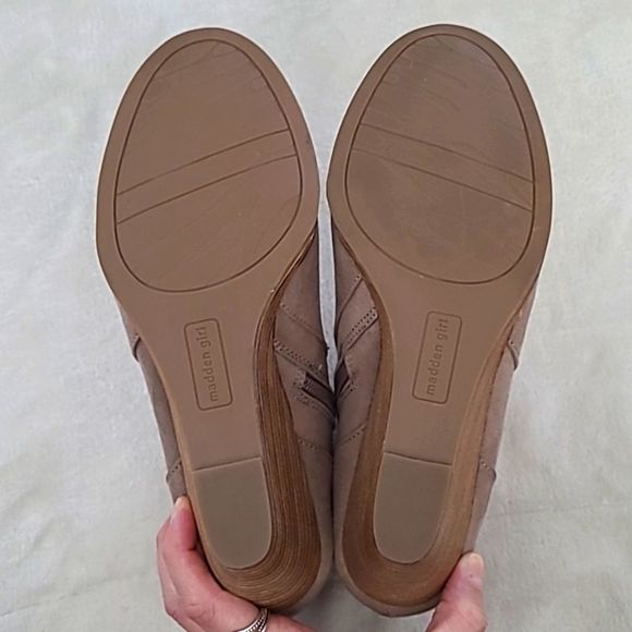 Madden Girl Greteel Wedge Bootie 8.5 Womens Hidden Heel Beige Closed Toe 3 Boho - Picture 10 of 14